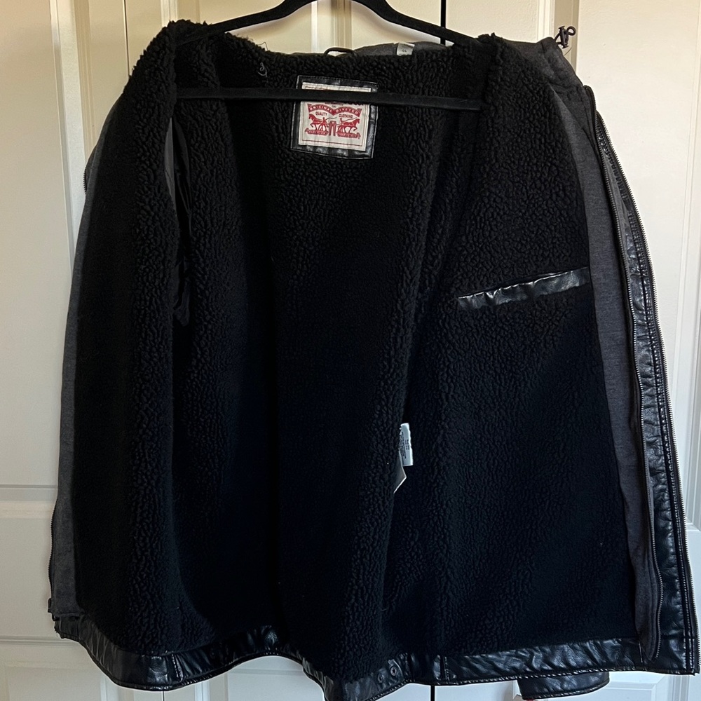 Levi's Black Hooded Jacket - Picture 2 of 5